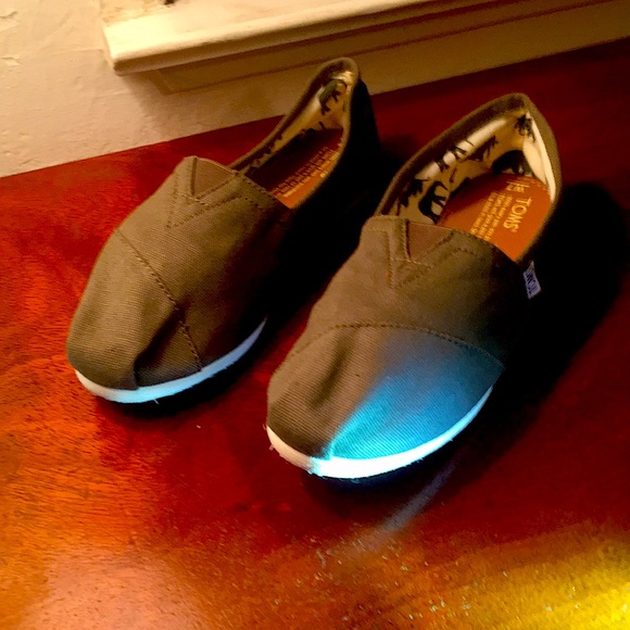 Toms Shoes - Authentic TOMS NWOT size 7 Canvas flats